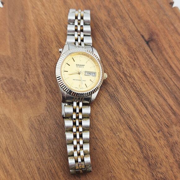 Vintage Sharp Silver tone Watch Yellow Date Dial Old Fashioned Grandpacore Retro - Picture 4 of 7